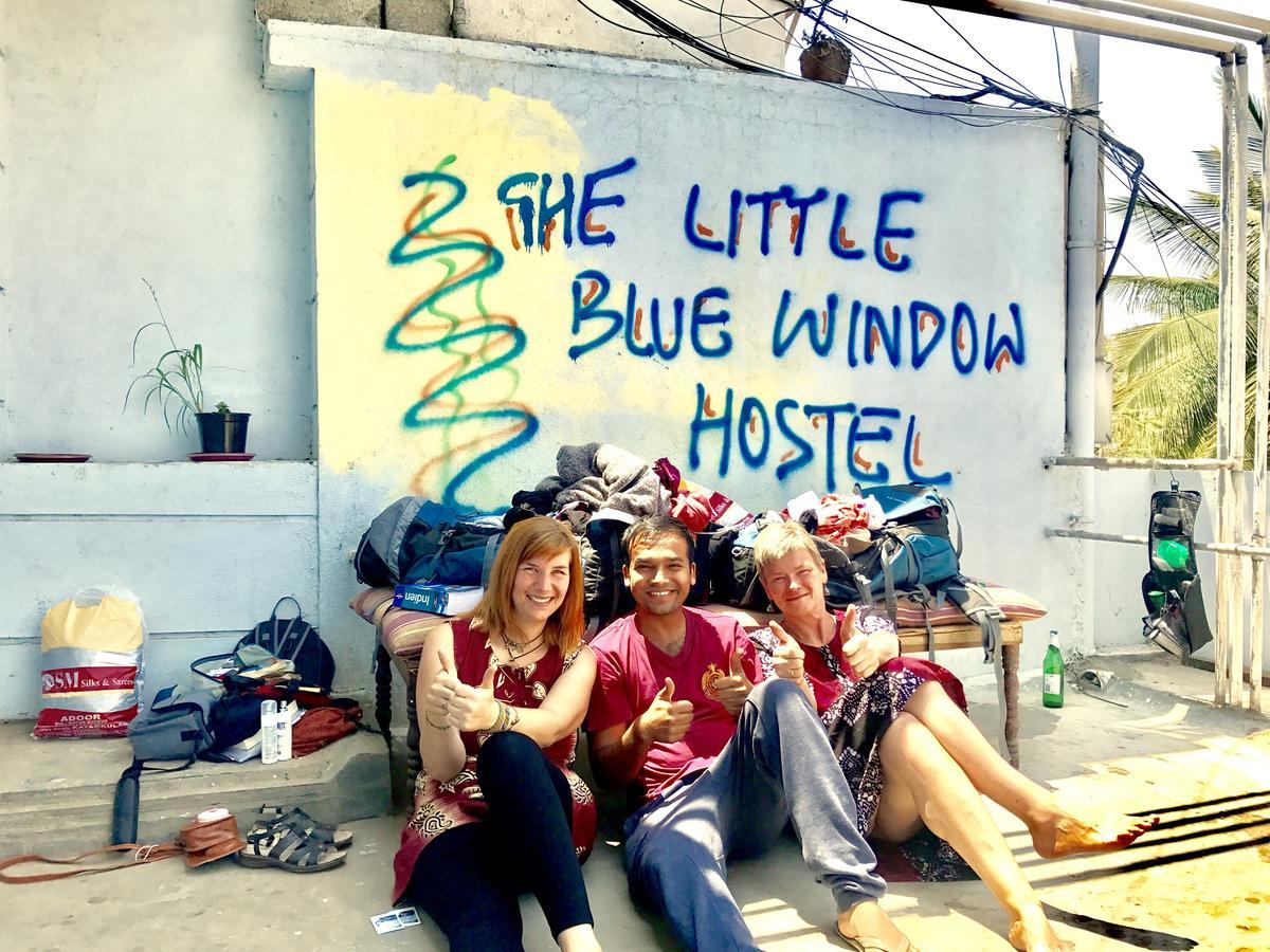 The Little Blue Window Hostel Bangalore Esterno foto